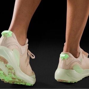 Lululemon Women’s Beyondfeel Trail Running Shoes Size 7.5 Pale Linen Avocado